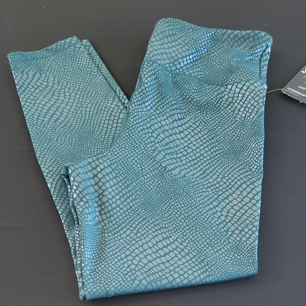 I.N.C Women's High Rise Compression Green Croc Leggings. Size Large